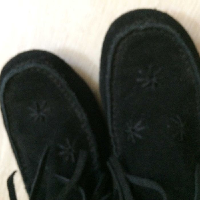 Удобни черни ботуши,естествен набук.