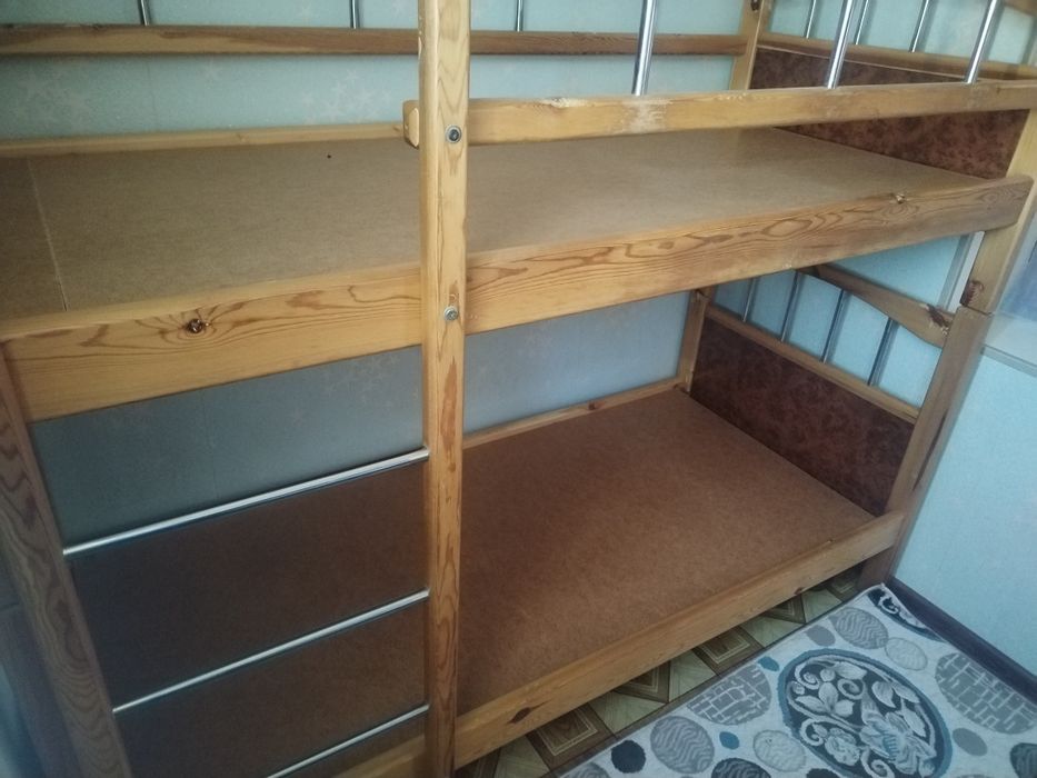 двухярусная кровать