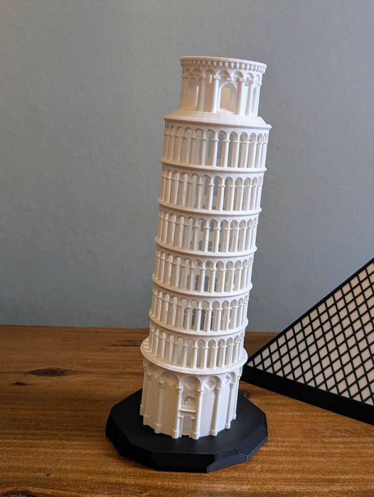 Декоративна 3D лампа “Наклонената кула в Пиза” – светлина с история!