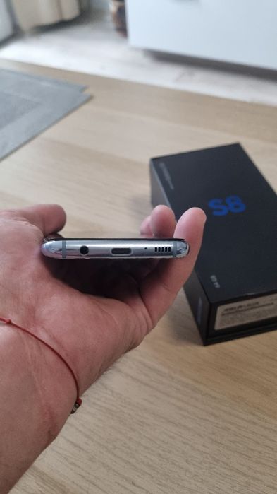 Продавам SAMSUNG S8