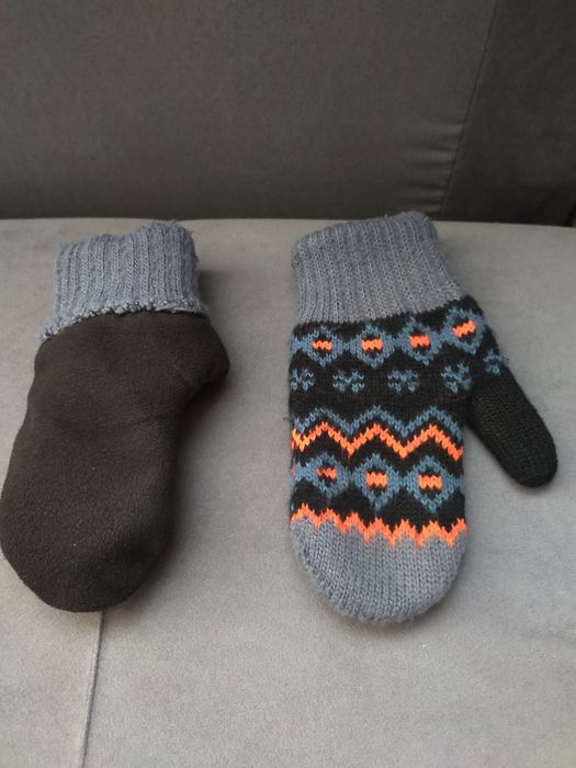 Варежки продам..