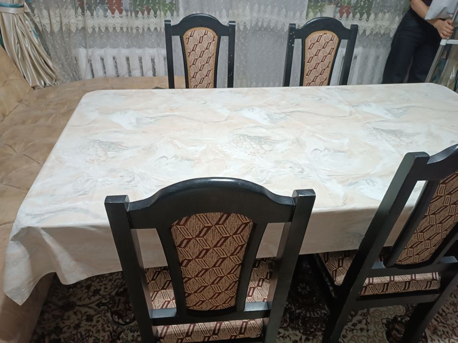 Продам стол и стулья