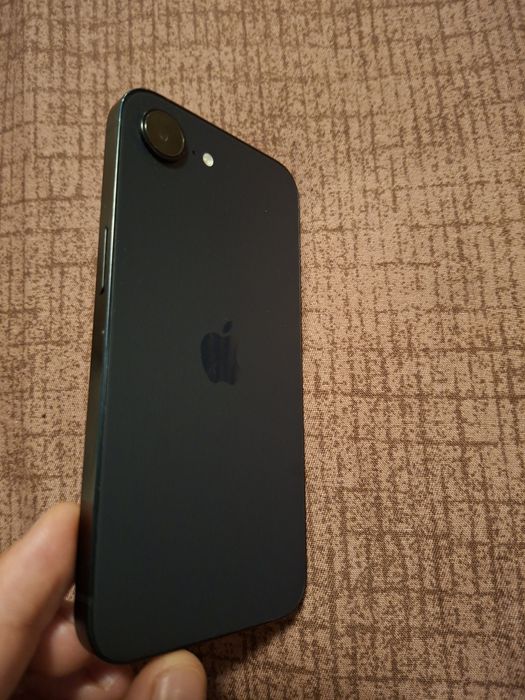 Iphone 16e 128g  100% baterie!