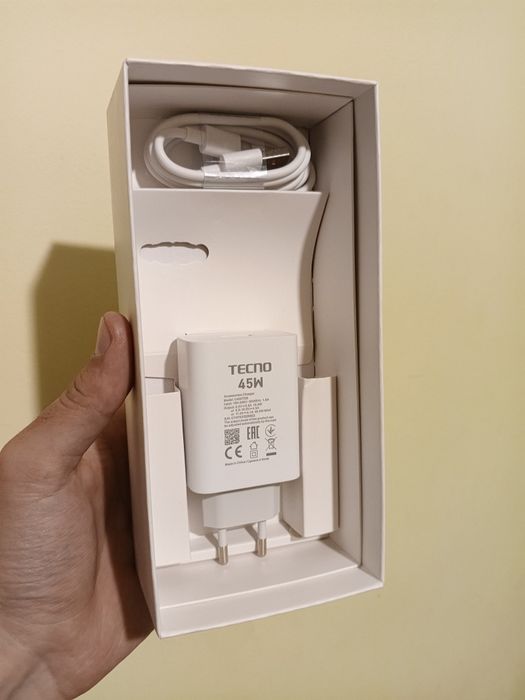 Продам новый телефон Текно Спарк 40