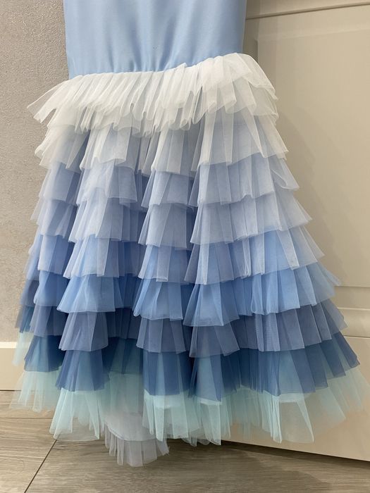 Платье для девочки в хорошем состоянии