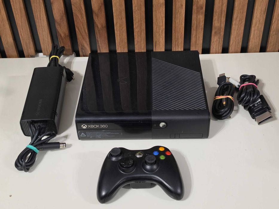 Xbox 360 E 250GB complet