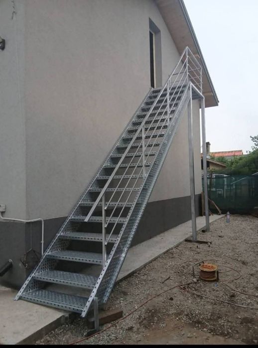 Executam scări metalice