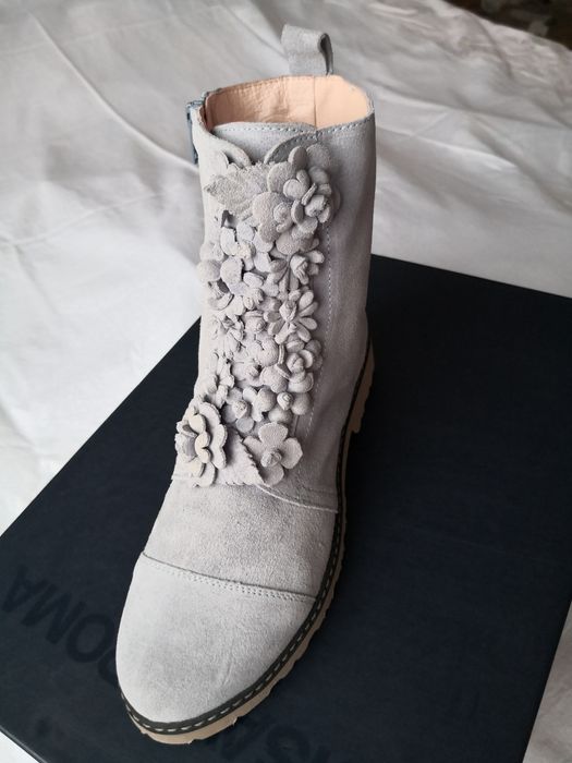 Ботуши естествена кожа с цветя ръчна изработка