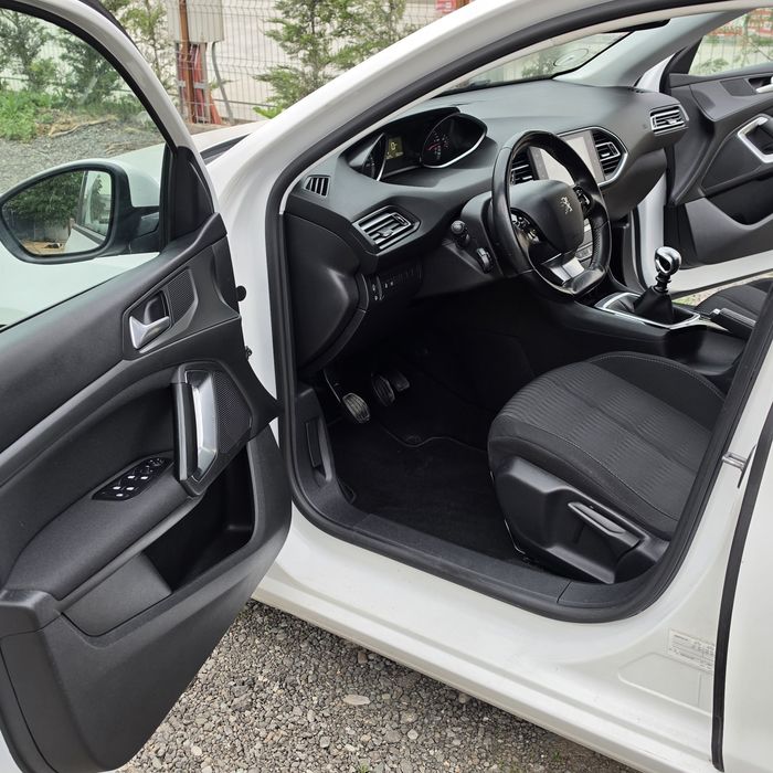 Peugeot 308 2017 1.6HDi euro 6
Preț : 6590€ neg
Motorizare :1.6HDI 120cp
Transmisie:manuala
An fabricație : 2017
Km : 247600
Serie șasiu : VF3LCBH