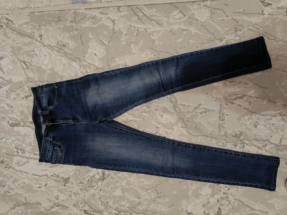 Продам Женские джинсы