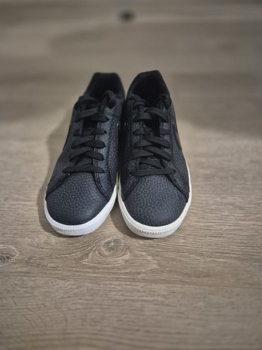 Дамски маратонки NIKE Court Royale prem1