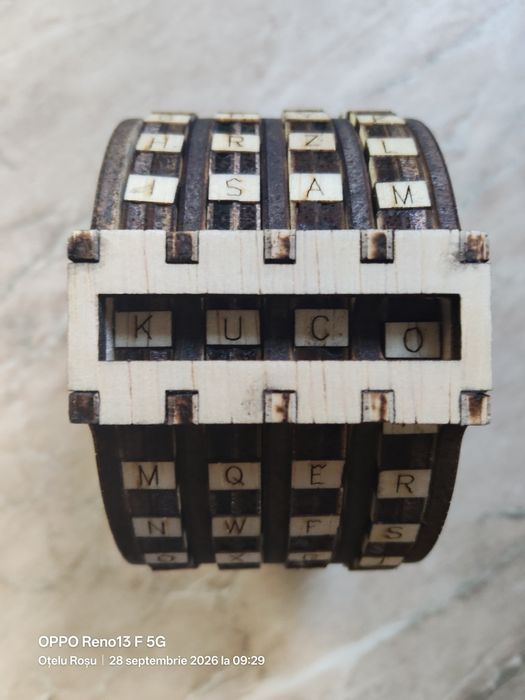 Cutie cu cod/ Cryptex