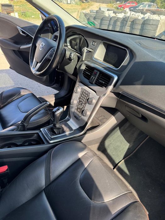 Dezmembrez Volvo V40 orice piesa dispnibila