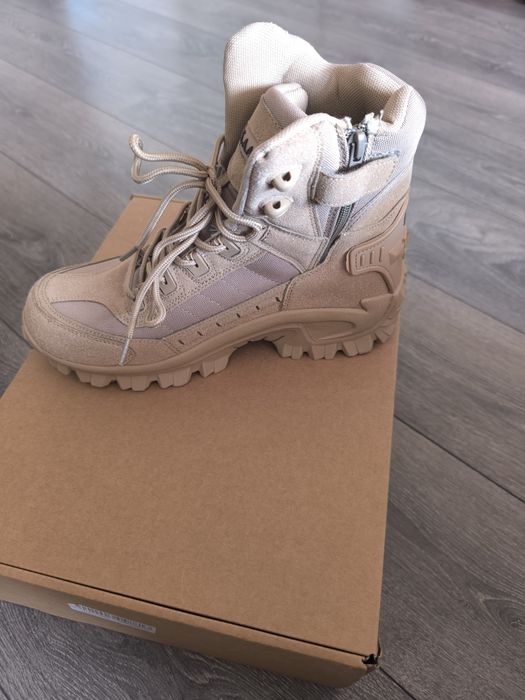 Нови планински армейски обувки