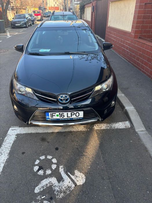 Inchiriez Toyota auris hybrid 2014 consum 5%