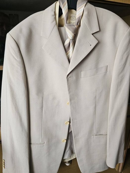 Мъжки костюм, риза, вратовръзка