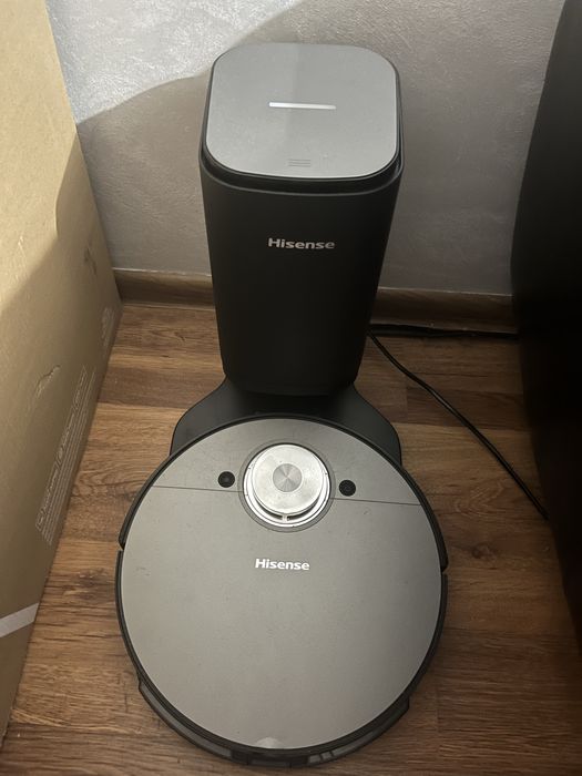 Робот прахосмукачка Hisense c автоматична станция