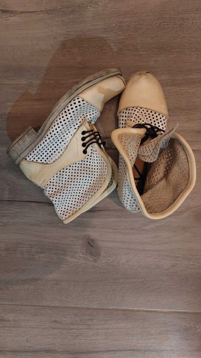 Боти на дупки естествена кожа