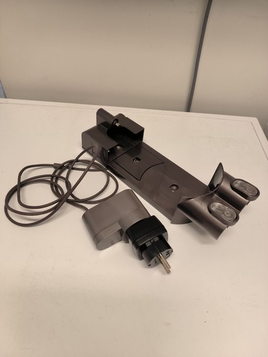 Dyson v6 стойка и зарядно