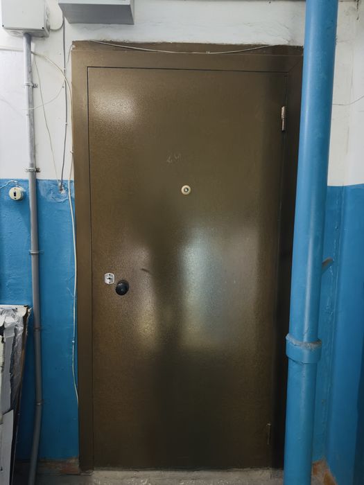Продам дверь металлическую