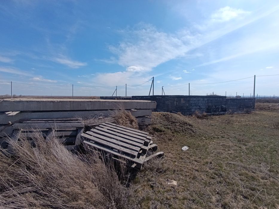 Продам 10 соток с материалом