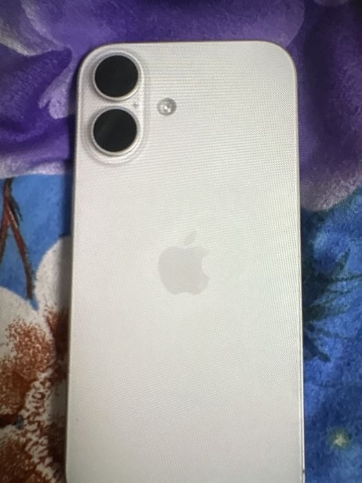 Айфон 16 белый срочна