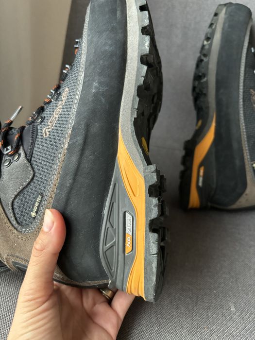 Bocanci înalți impermeabili rezistenți ASOLO, marime 42