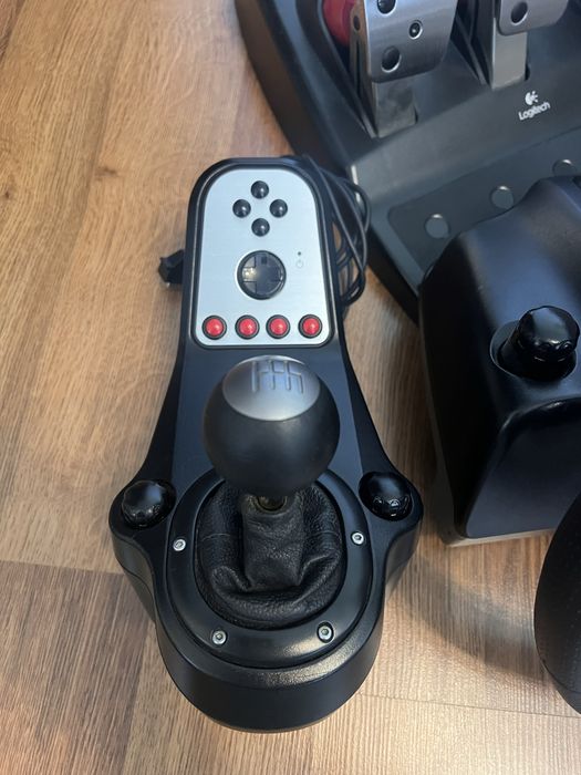 Logitech G27 Като Нов, пълен комплект