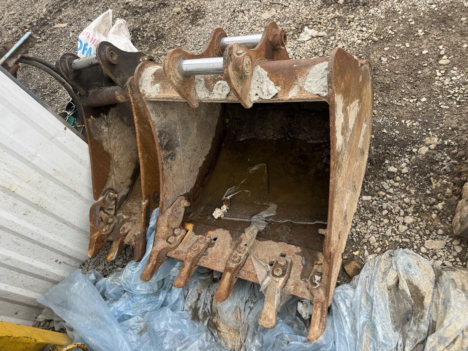 Ковш на эксковатор , мини эксковатор