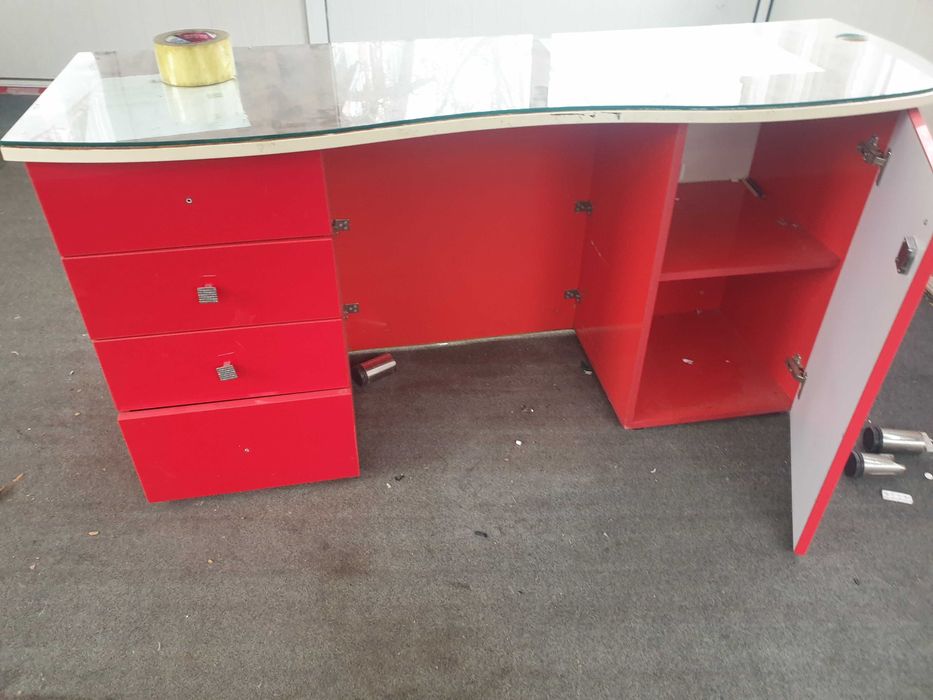 Продаётся маникюрный стол