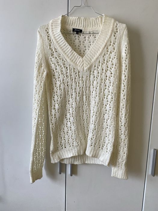 Пуловери дамски по 10 лв