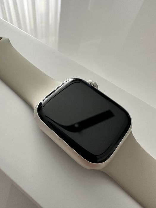 Apple Watch Series 7 – 41 mm Starlight (часовник apple 7 серия)