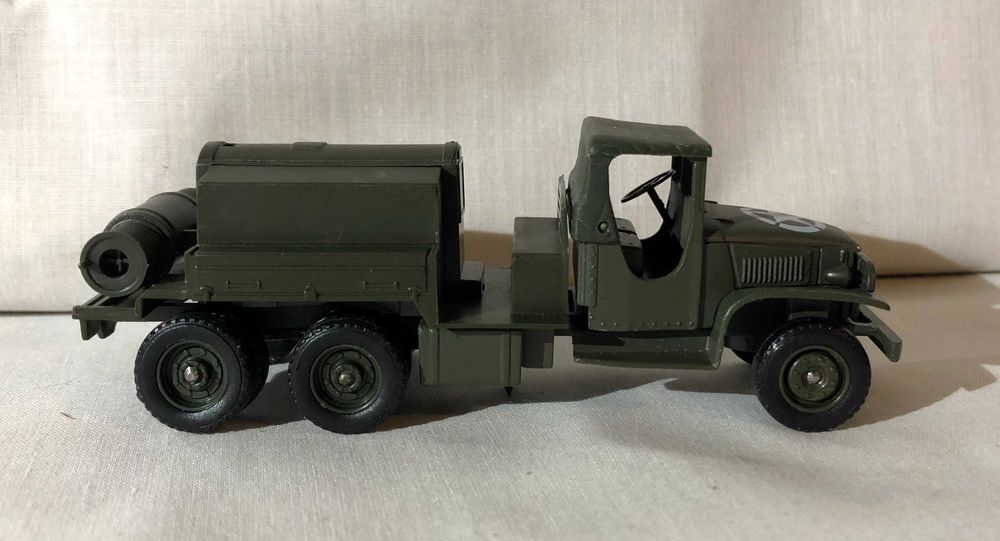 Macheta camion militar GMC CCKW 353 6x6 1 50 Solido originala