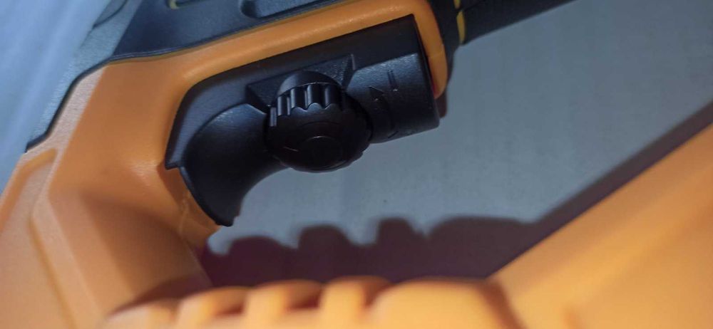 Саблен трион DeWALT