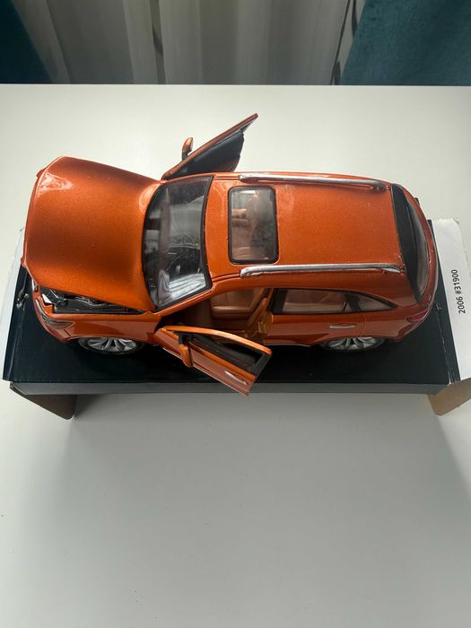 Machetă colecție auto Infiniti FX45 2005 1/24