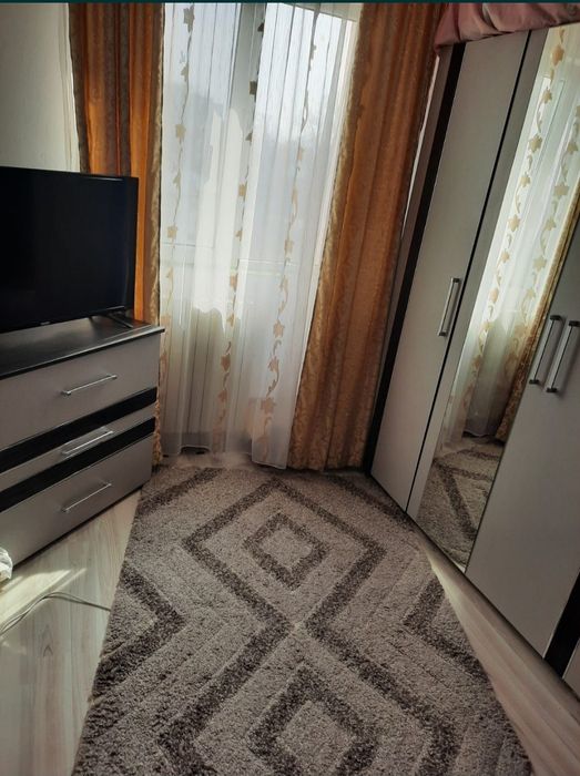 Vând apartament cu 3 camere în orașul Giurgiu