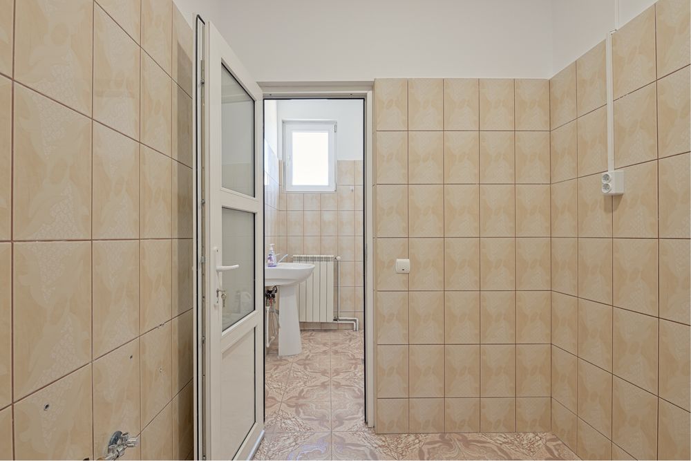 Spațiu comercial de închiriat, producție, catering, coafor, stomatolog