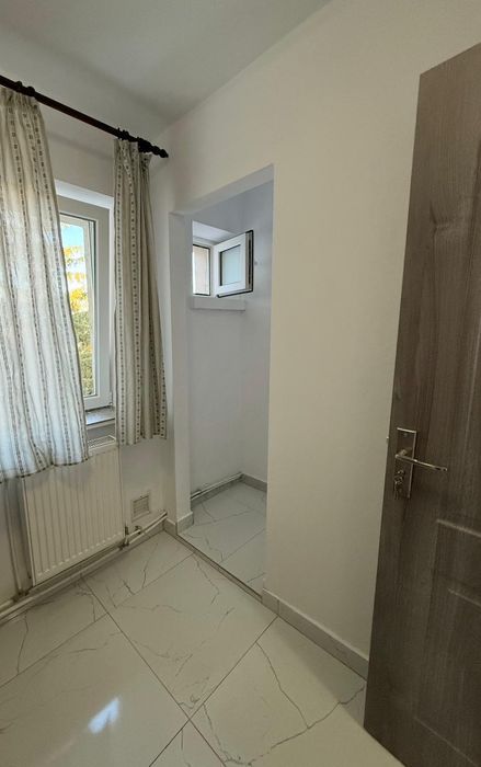 9 Mai ( Liceul Sportiv )- garsoniera moderna in bloc de apartamente