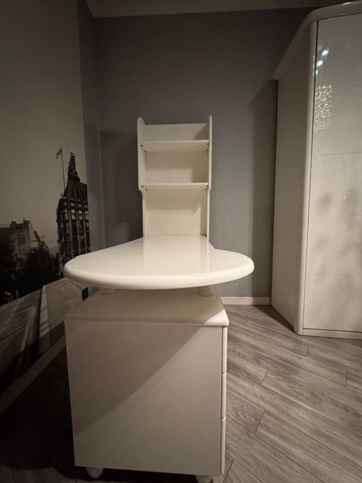 Продам стол компьютерный