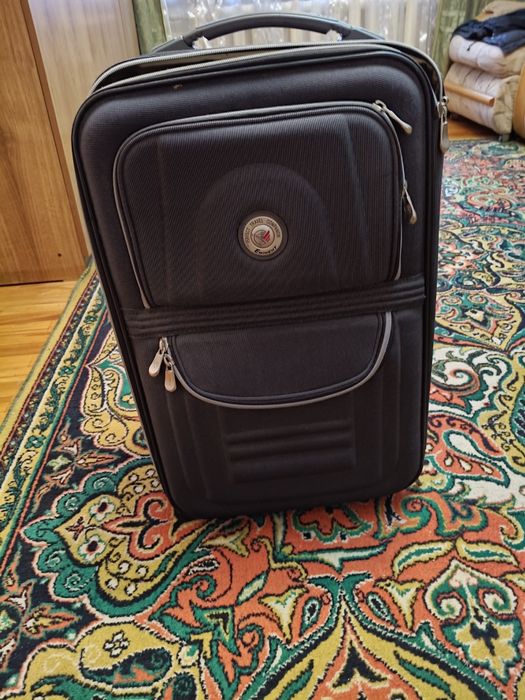 Продаю чемодан недорого