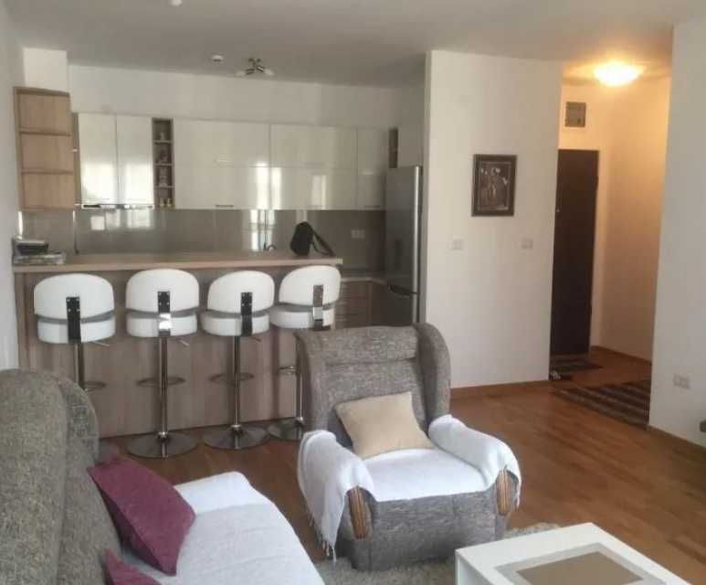 Тристаен апартамент Въстанически