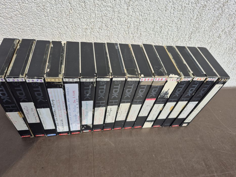 Vând 19 casete video VHS originale TDK  colectie filme  diferite de 180-240 minute