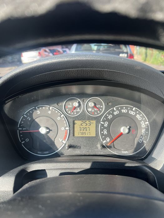 Ford Fiesta cu 2 randuri de roti