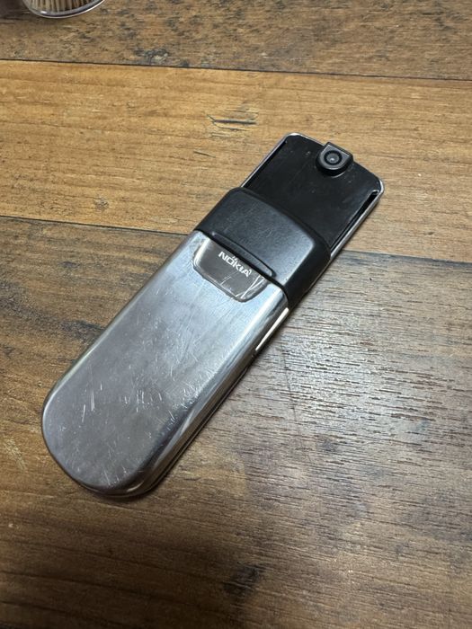 Nokia 8800 батерията му за смяна