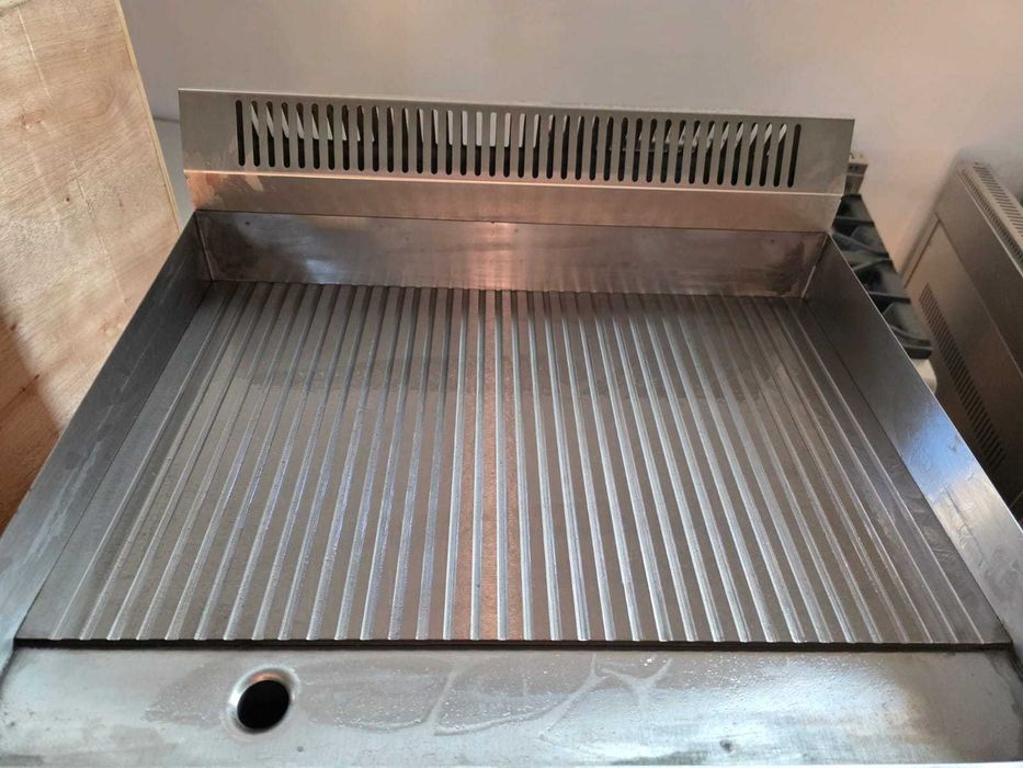 Plita striata pe gaz GPL profesionala noua,dimensiuni 550x530x420 mm
