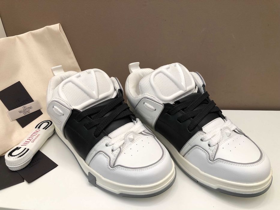 Valentino Garavani new model 41 oversize, full box, retail 850 euro