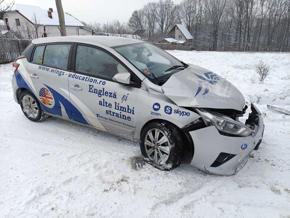 Masina avariata Toyota Yaris Hatchback 2016 pretabila pentru reparatie sau piese de schimb 70 mii km