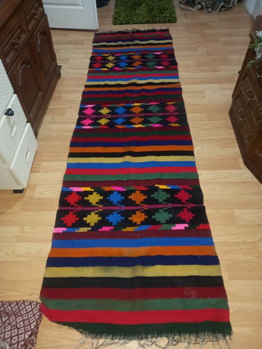 Vând covoare tradiționale.vechi urgent bune