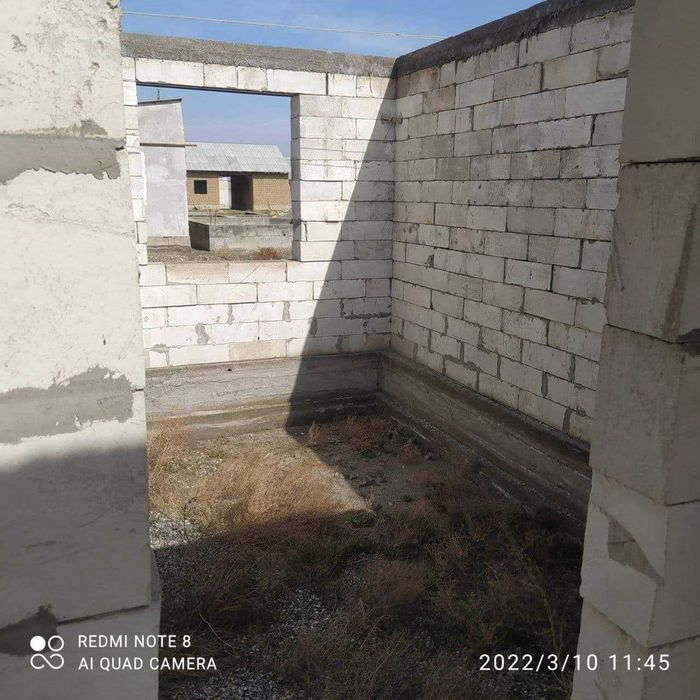 6 sotixli uchastka sotiladi 7 xona uy qilingan.