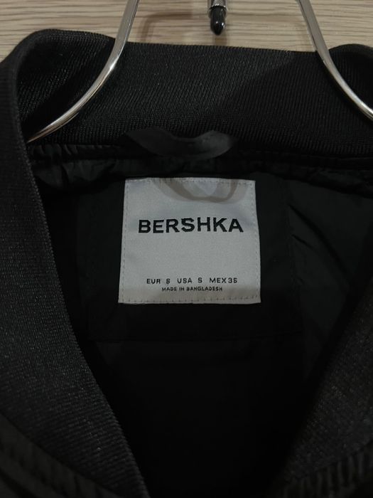 Бомбер ветровка Bershka